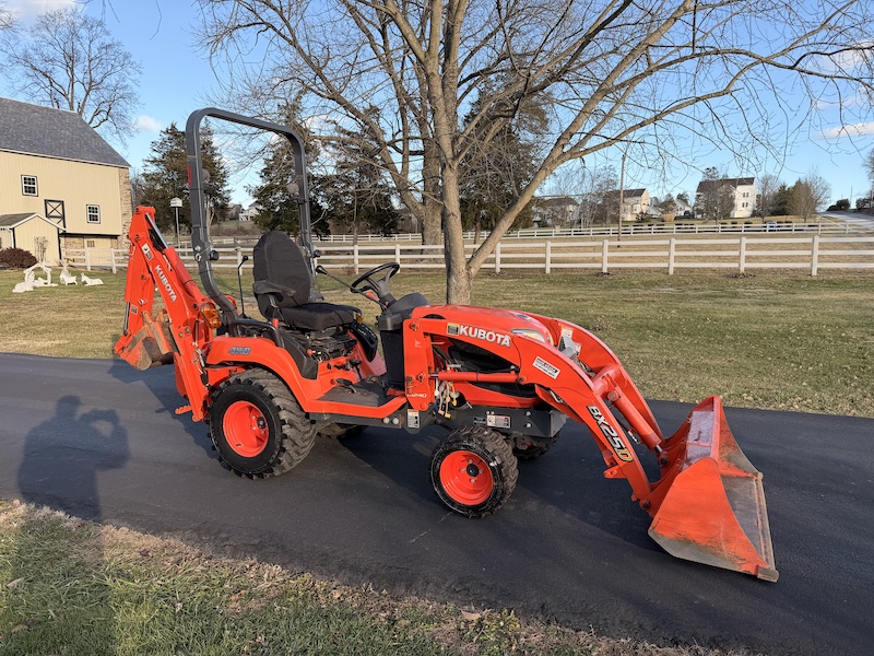 2013 Kubota BX25D Tractor Loader Backhoe - Image 2