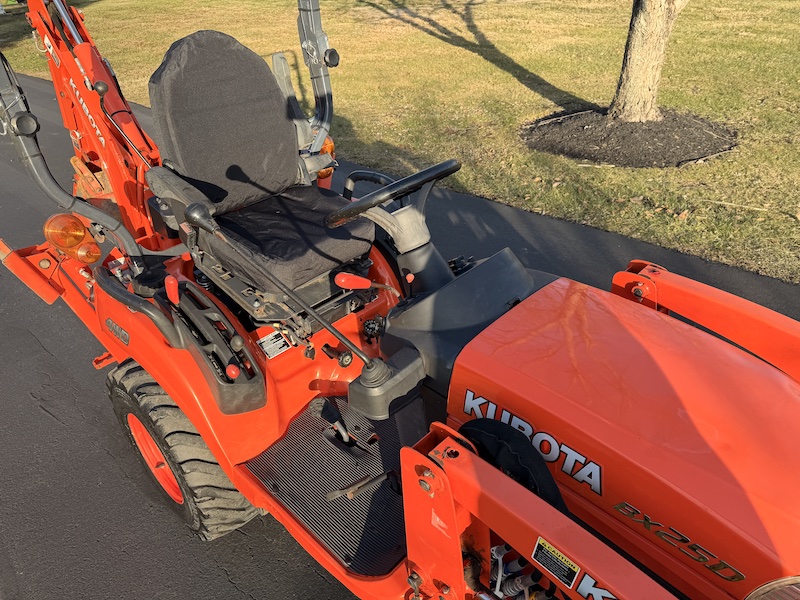 2013 Kubota BX25D Tractor Loader Backhoe - Image 10