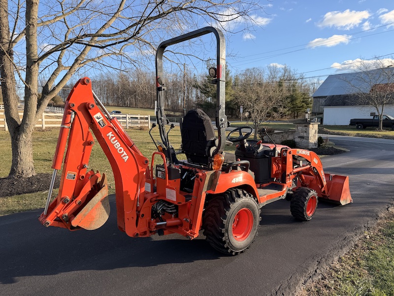 2013 Kubota BX25D Tractor Loader Backhoe - Image 11