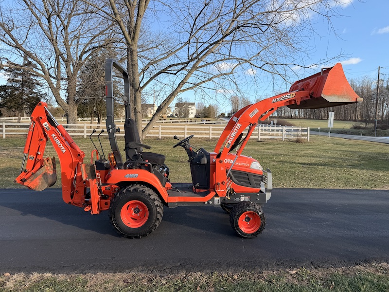 2013 Kubota BX25D Tractor Loader Backhoe - Image 13