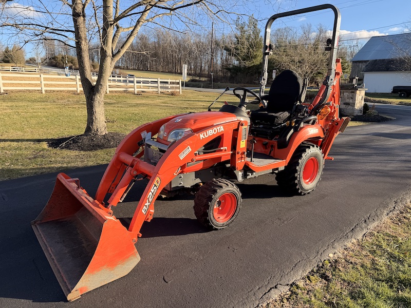 2013 Kubota BX25D Tractor Loader Backhoe - Image 18