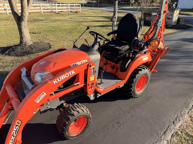 2013 Kubota BX25D Tractor Loader Backhoe - Image 19