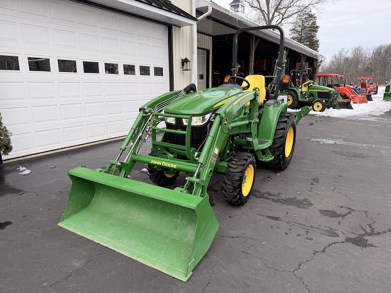 2023 John Deere 3046R Tractor Loader Backhoe - Image 4