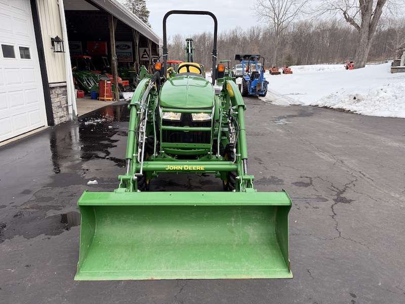 2023 John Deere 3046R Tractor Loader Backhoe - Image 5