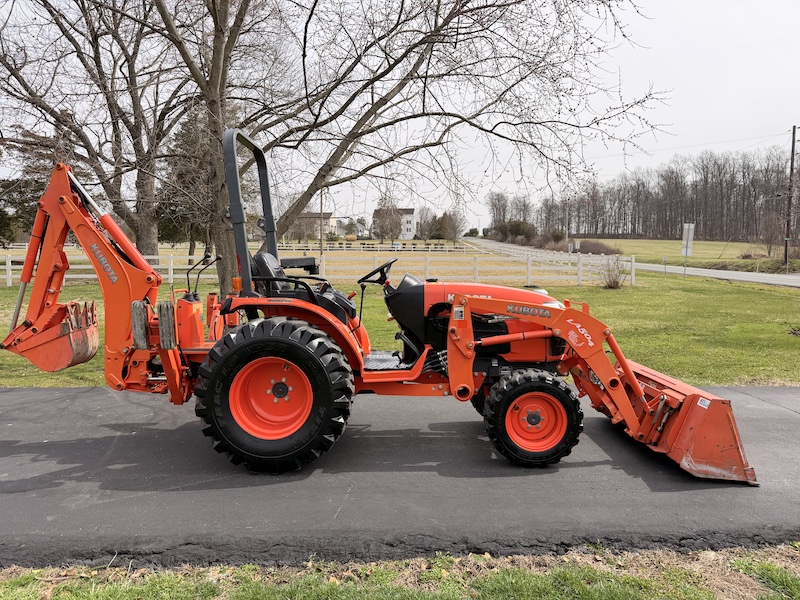 2013 Kubota B3300 Tractor Loader Backhoe