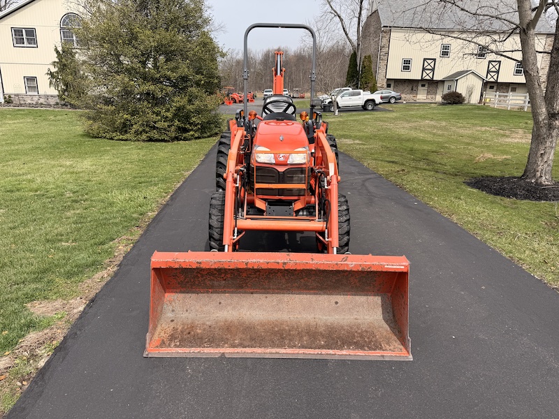 2013 Kubota B3300 Tractor Loader Backhoe - Image 5