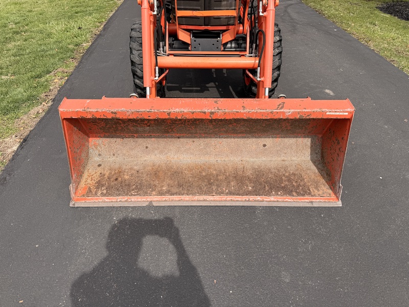 2013 Kubota B3300 Tractor Loader Backhoe - Image 6