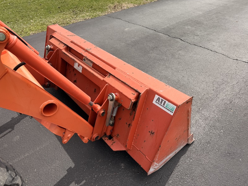 2013 Kubota B3300 Tractor Loader Backhoe - Image 10