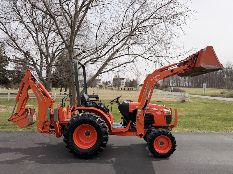 2013 Kubota B3300 Tractor Loader Backhoe - Image 11