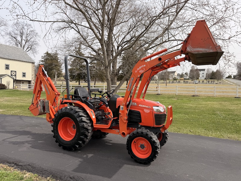 2013 Kubota B3300 Tractor Loader Backhoe - Image 12