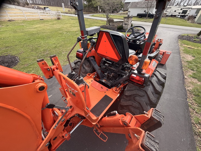 2013 Kubota B3300 Tractor Loader Backhoe - Image 16
