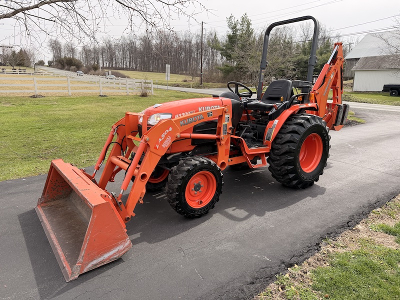 2013 Kubota B3300 Tractor Loader Backhoe - Image 20
