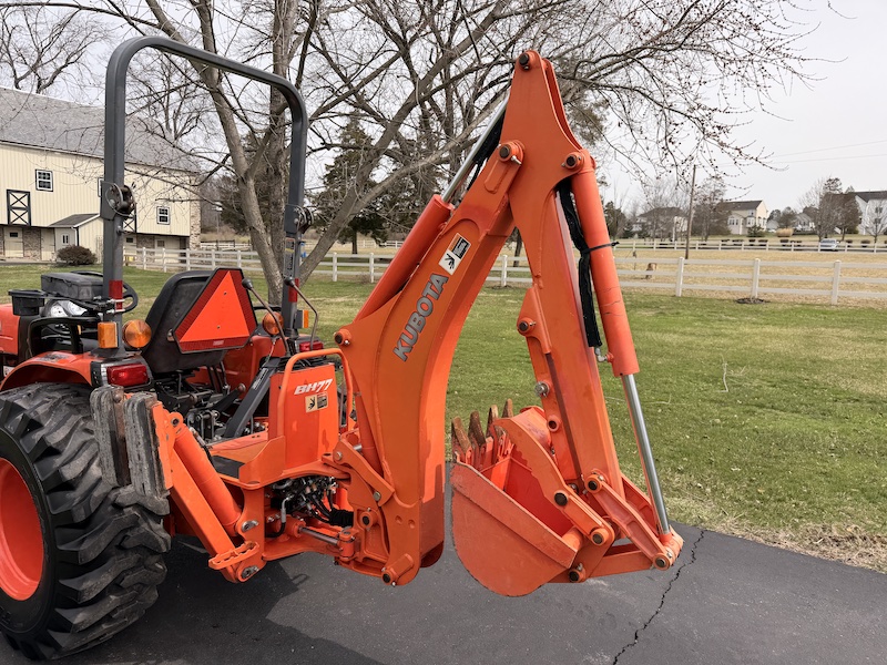 2013 Kubota B3300 Tractor Loader Backhoe - Image 23