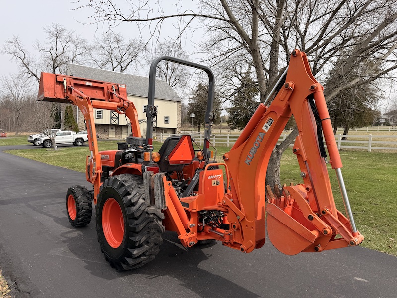 2013 Kubota B3300 Tractor Loader Backhoe - Image 25