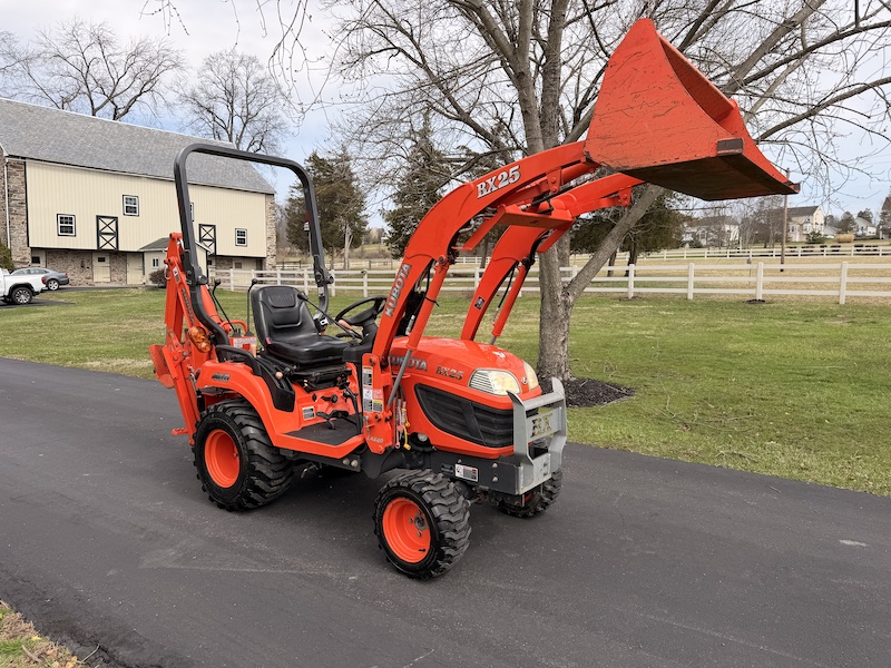 2009 Kubota BX25 Tractor Loader Backhoe - Image 11