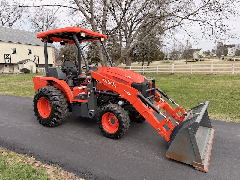 2023 Kubota L47 Tractor Laoder - Image 3