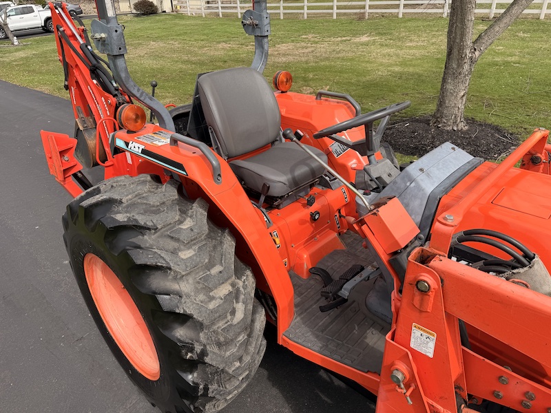 2002 Kubota Grand L3710 Tractor Loader Backhoe - Image 9