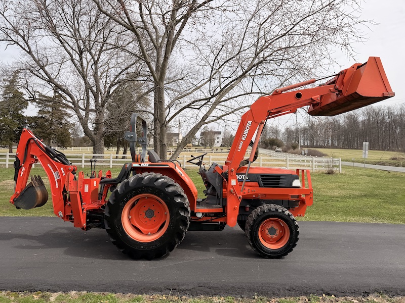 2002 Kubota Grand L3710 Tractor Loader Backhoe - Image 11