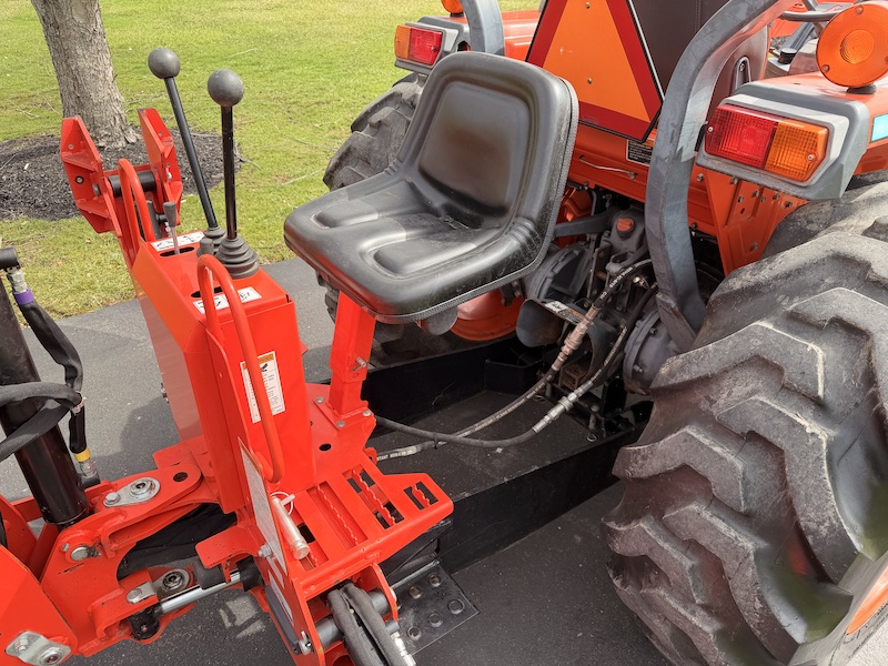 2002 Kubota Grand L3710 Tractor Loader Backhoe - Image 19