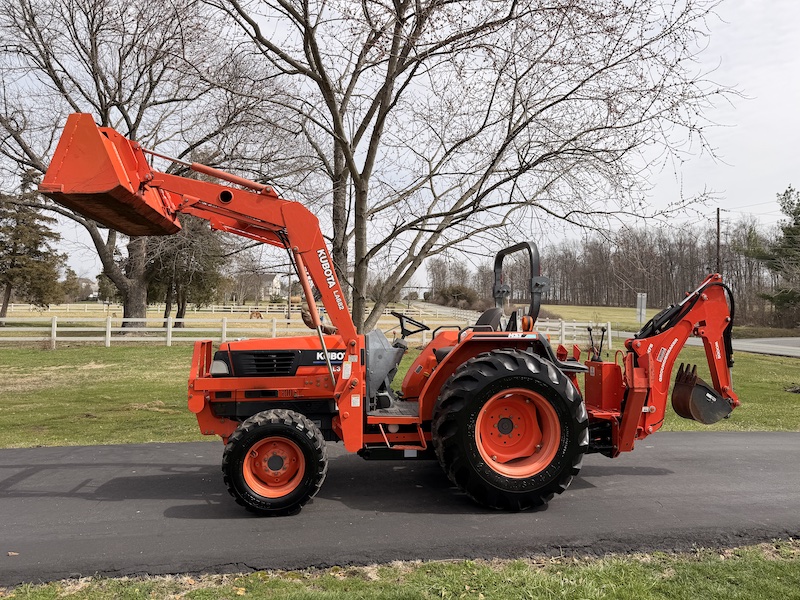 2002 Kubota Grand L3710 Tractor Loader Backhoe - Image 27