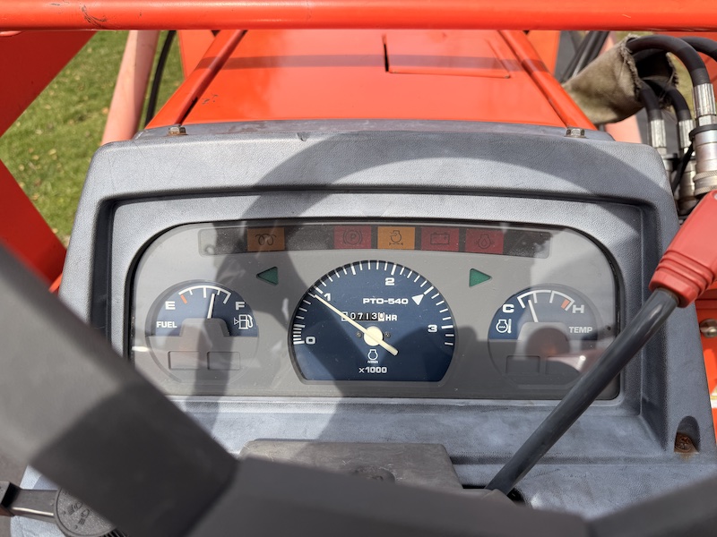 2002 Kubota Grand L3710 Tractor Loader Backhoe - Image 33