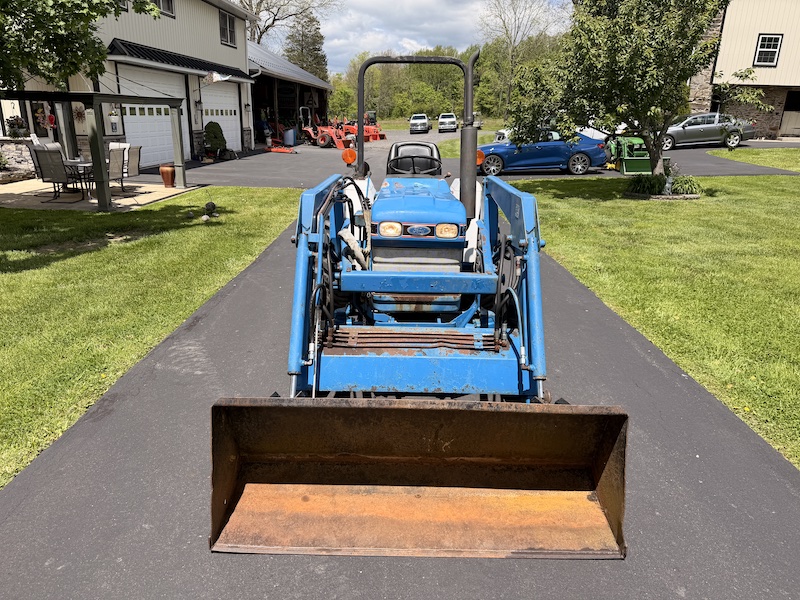 1989 Ford 1320 Tractor Loader - Image 4