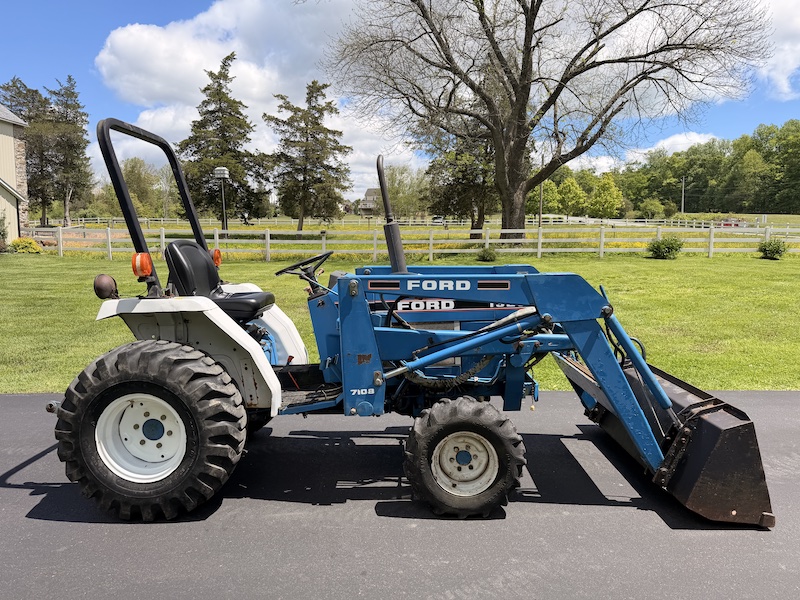 1989 Ford 1320 Tractor Loader