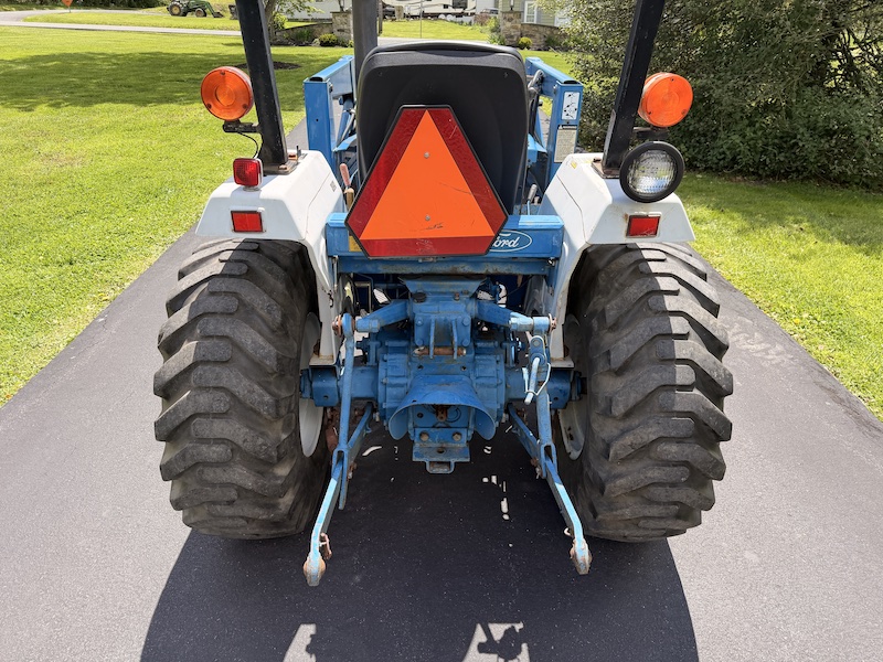 1989 Ford 1320 Tractor Loader - Image 9