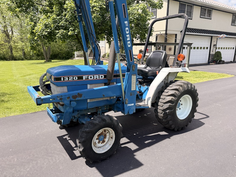 1989 Ford 1320 Tractor Loader - Image 12