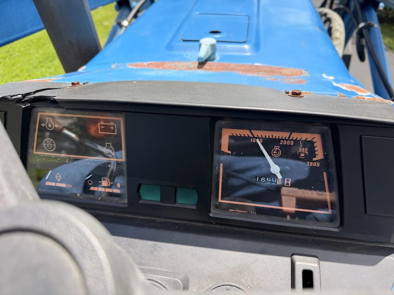 1989 Ford 1320 Tractor Loader - Image 18