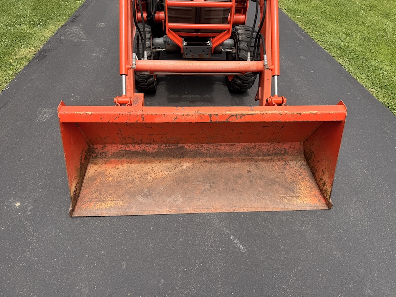 2012 Kubota B3000 Tractor Loader Cab - Image 6