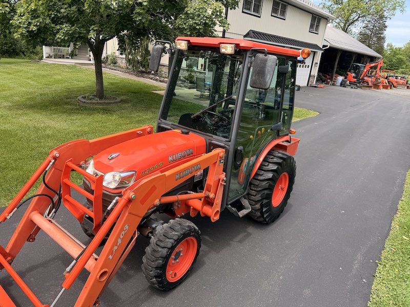 2012 Kubota B3000 Tractor Loader Cab - Image 8
