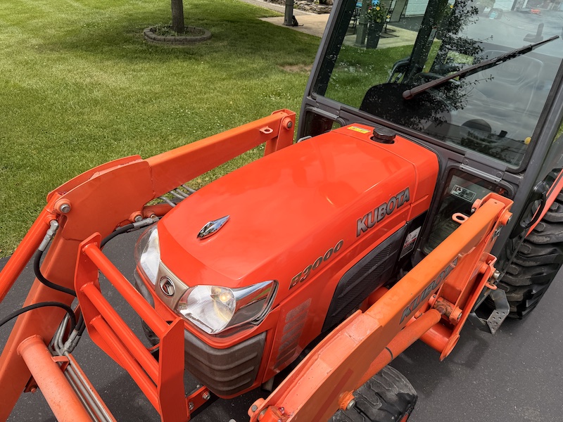 2012 Kubota B3000 Tractor Loader Cab - Image 9