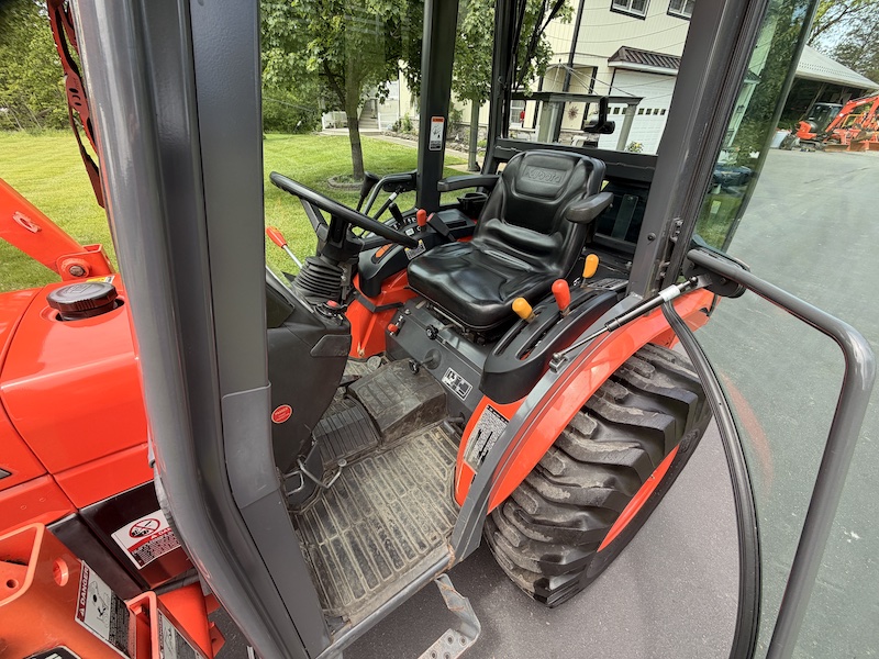 2012 Kubota B3000 Tractor Loader Cab - Image 15