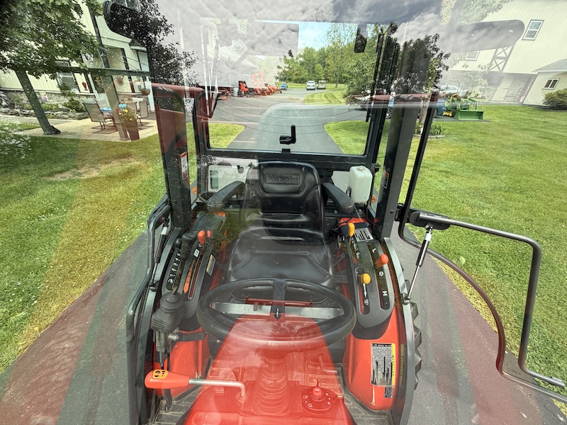 2012 Kubota B3000 Tractor Loader Cab - Image 16