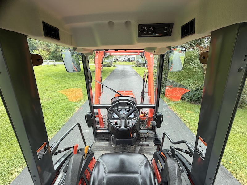 2012 Kubota B3000 Tractor Loader Cab - Image 17