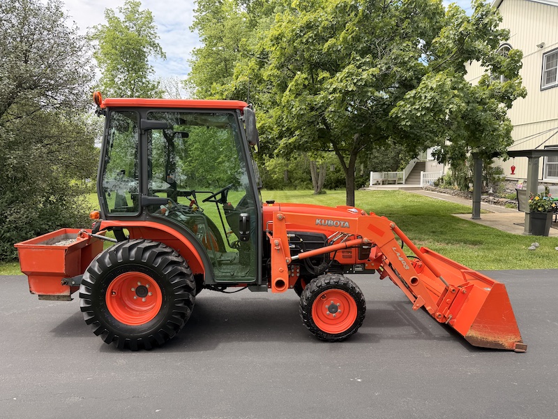 2012 Kubota B3000 Tractor Loader Cab
