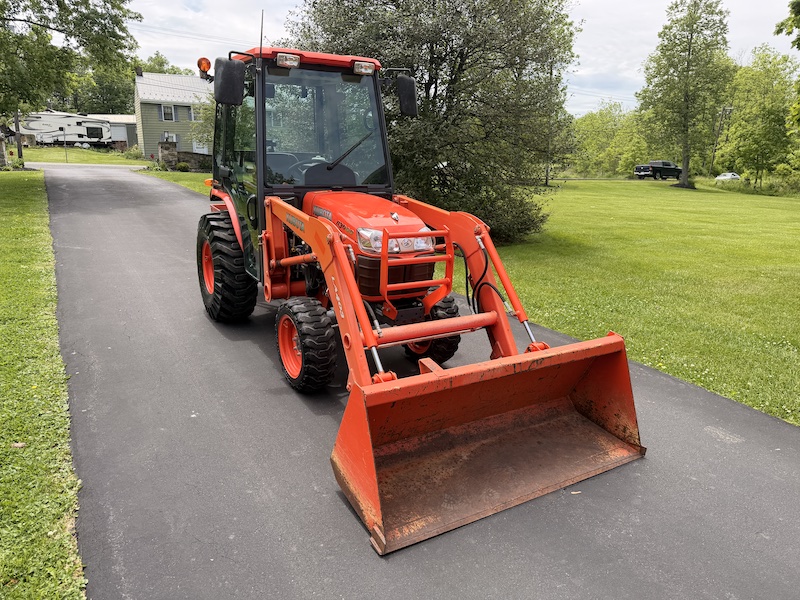 2012 Kubota B3000 Tractor Loader Cab - Image 21