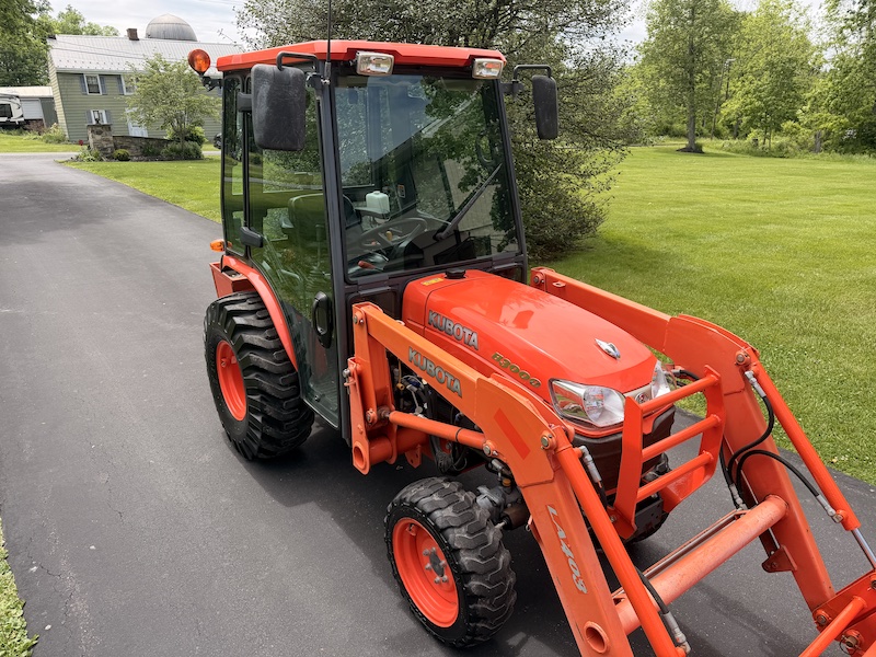 2012 Kubota B3000 Tractor Loader Cab - Image 22