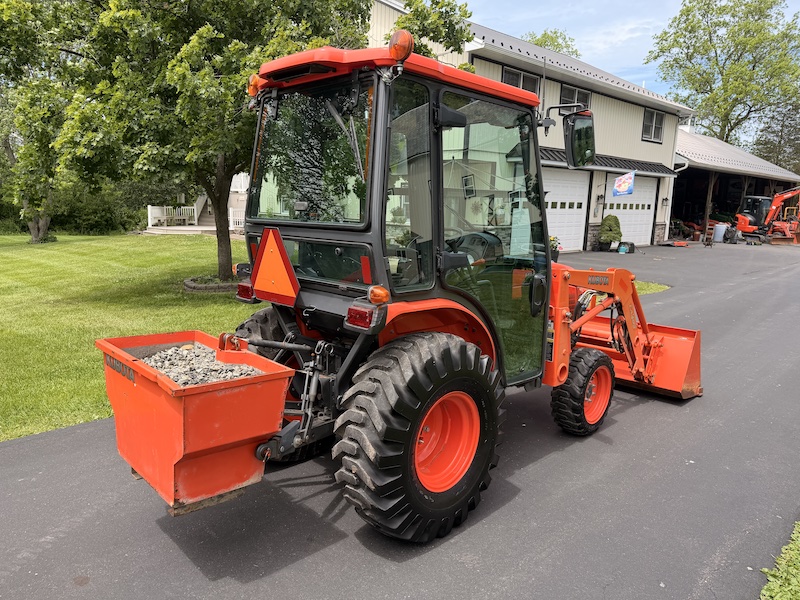 2012 Kubota B3000 Tractor Loader Cab - Image 23