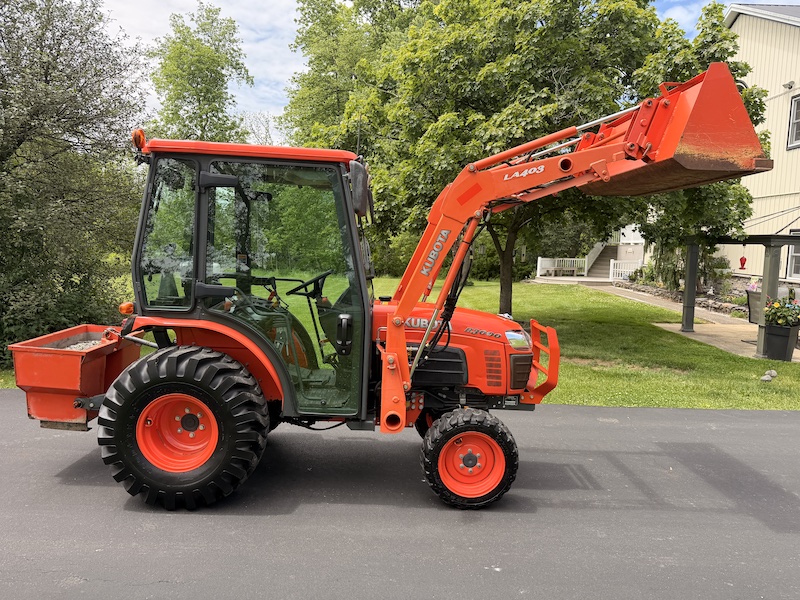 2012 Kubota B3000 Tractor Loader Cab - Image 25