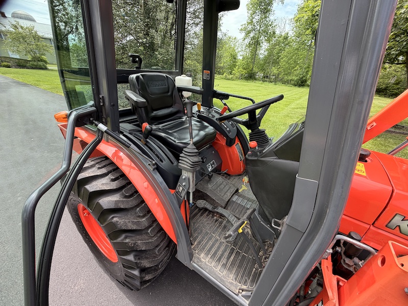 2012 Kubota B3000 Tractor Loader Cab - Image 27