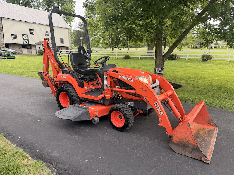 2011 Kubota BX25 Tractor Loader Mower Backhoe - Image 3