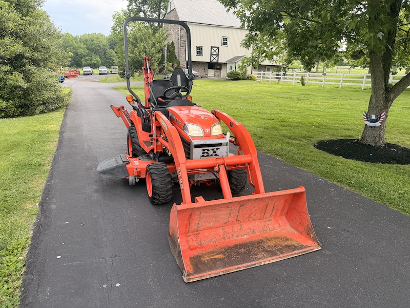 2011 Kubota BX25 Tractor Loader Mower Backhoe - Image 4
