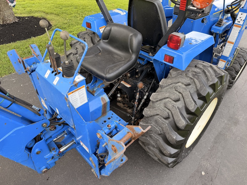 2007 New Holland T1510 Tractor Loader Backhoe - Image 15