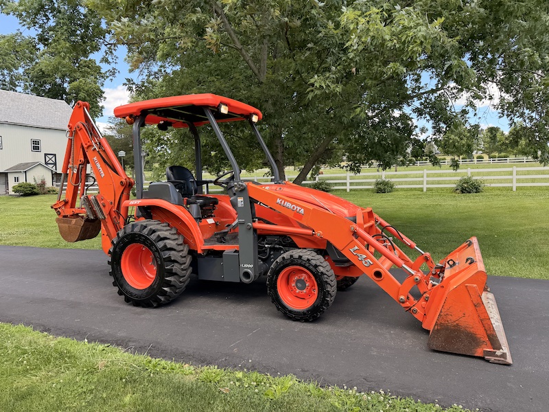 2014 Kubota L45 Commercial Tractor Loader Backhoe - Image 3