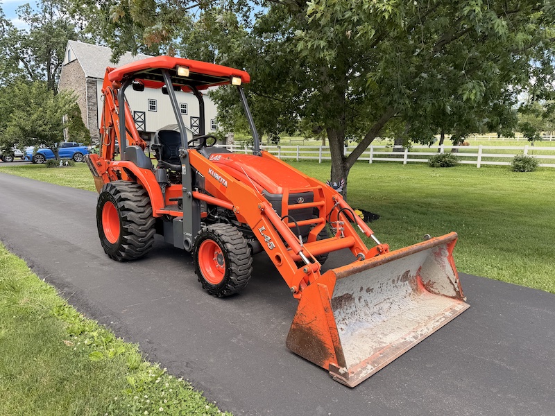 2014 Kubota L45 Commercial Tractor Loader Backhoe - Image 4