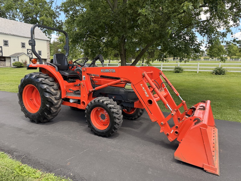 2002 Kubota Grand L3130 Tractor Loader - Image 3