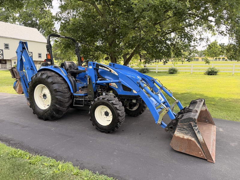 2005 New Holland TC55DA Tractor Loader Backhoe - Image 3