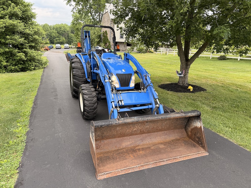 2005 New Holland TC55DA Tractor Loader Backhoe - Image 4
